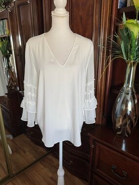 T Tahari Ivory V-Neck Ruffle Sleeve Blouse